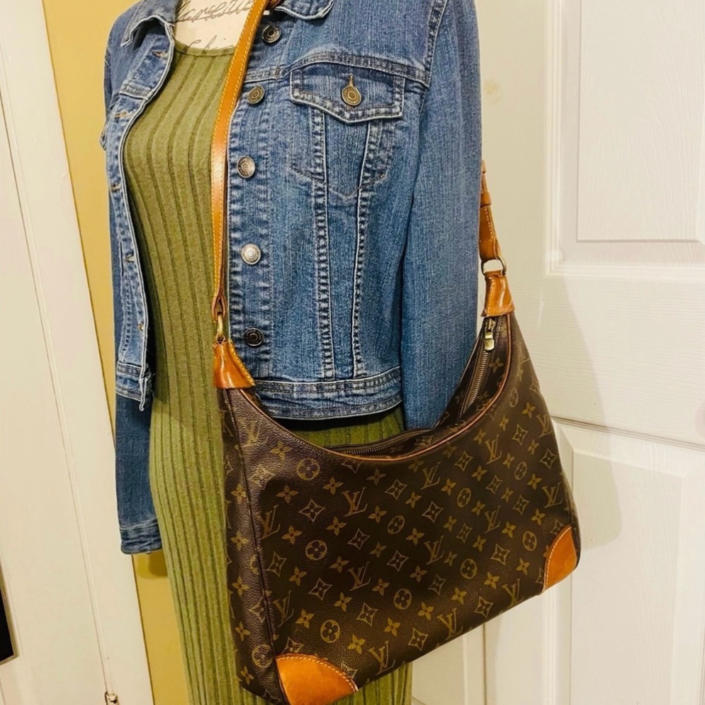 Louis Vuitton Boulogne 35 Monogram Leather Shoulder Bag